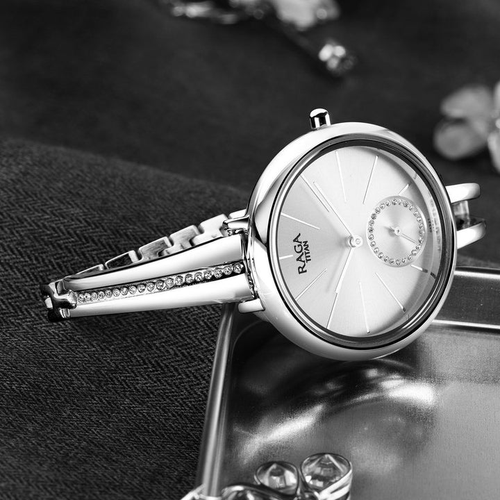 Titan Raga Viva Silver Dial Women Watch With Metal Strap NS2647SM01
