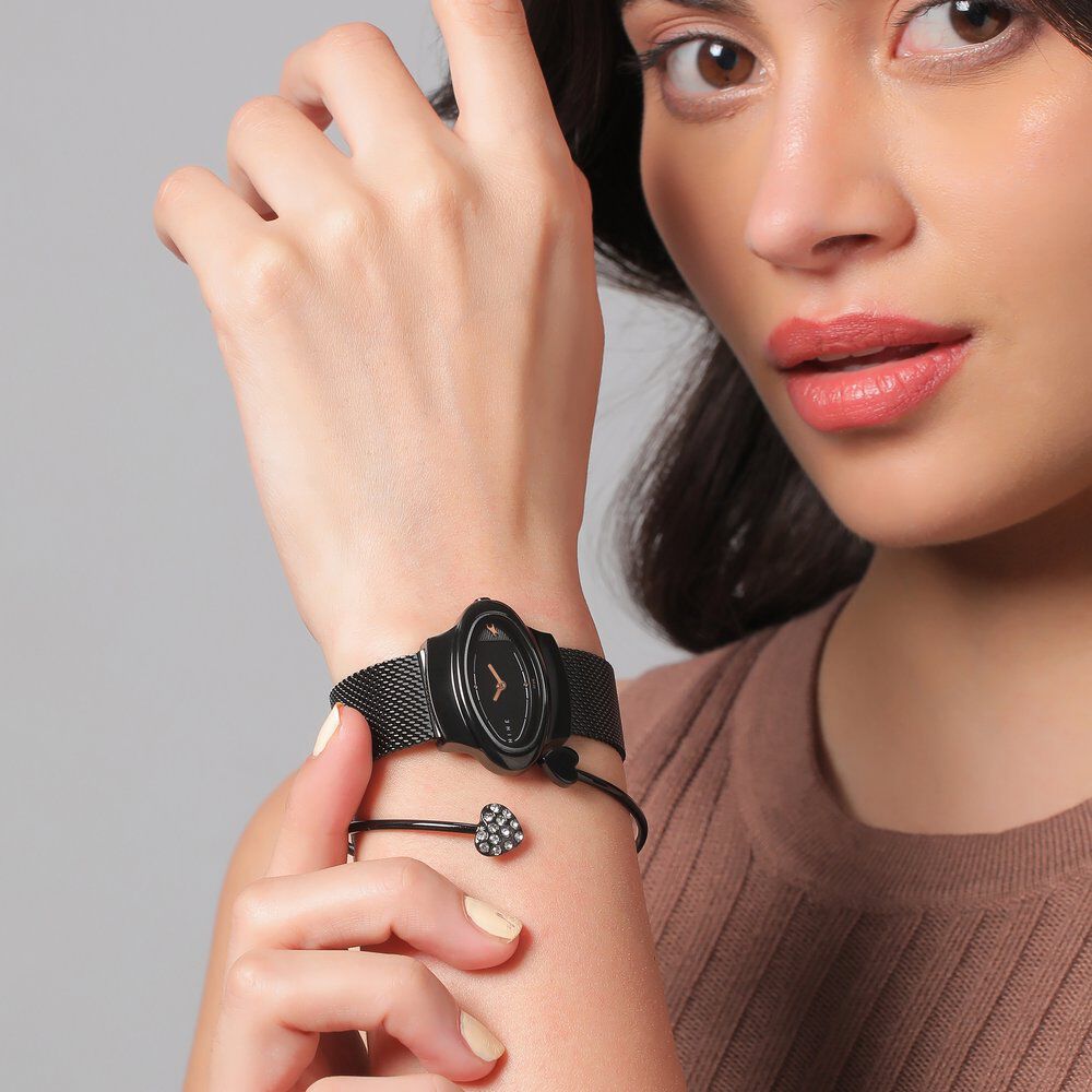 Fastrack Pulse Quartz Analog Black Dial Stainless Steel Strap Watch for Girls 6004NM03F