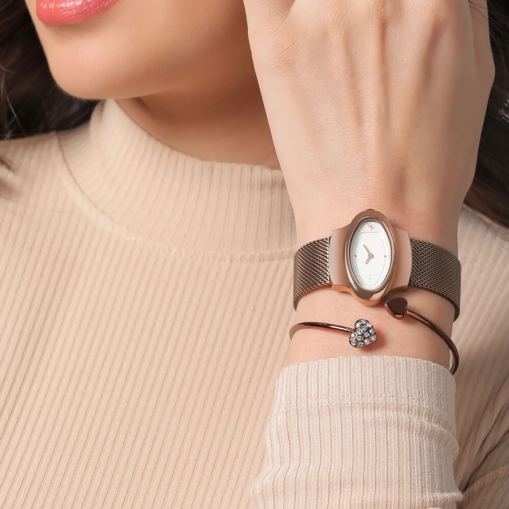 Fastrack Pulse Quartz Analog White Dial Stainless Steel Strap Watch for Girls 6004QM02F