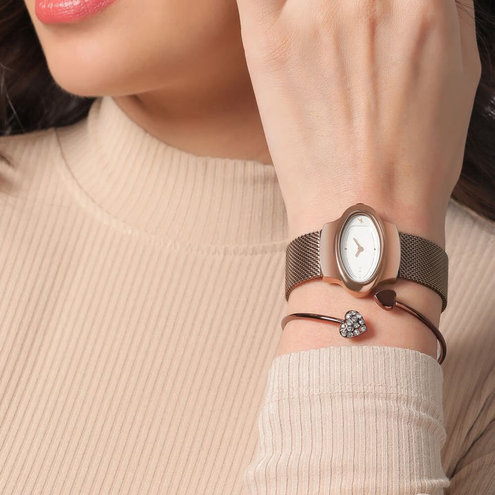 Fastrack Pulse Quartz Analog White Dial Stainless Steel Strap Watch for Girls 6004QM02F