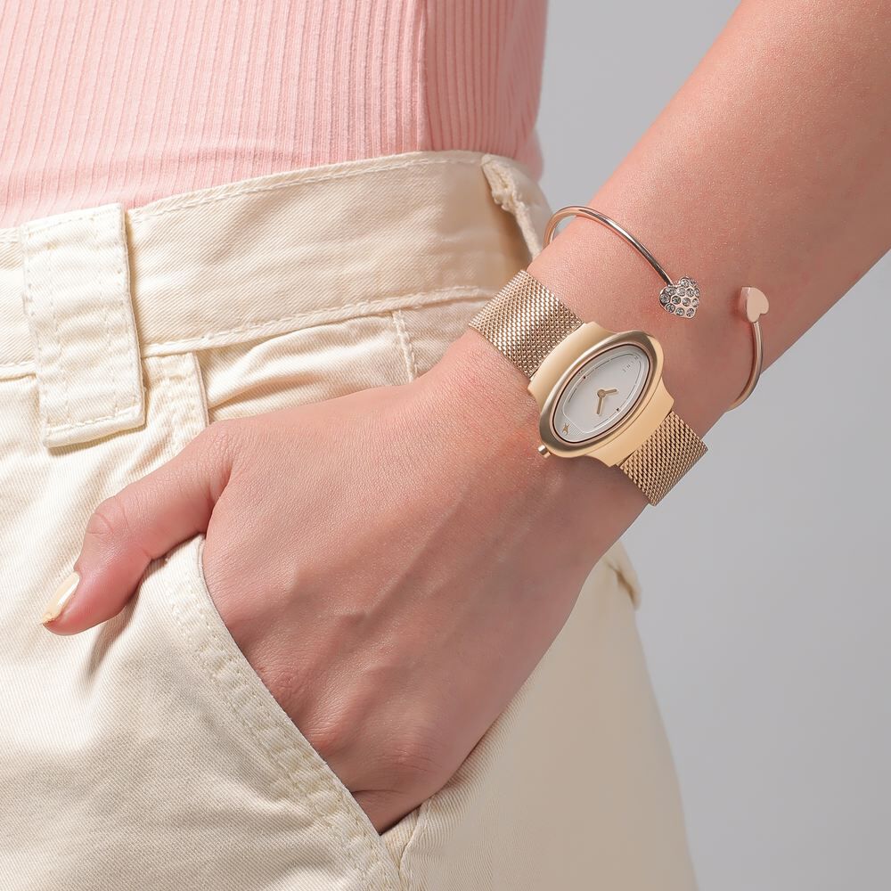 Fastrack Pulse Quartz Analog White Dial Stainless Steel Strap Watch for Girls 6004WM01F