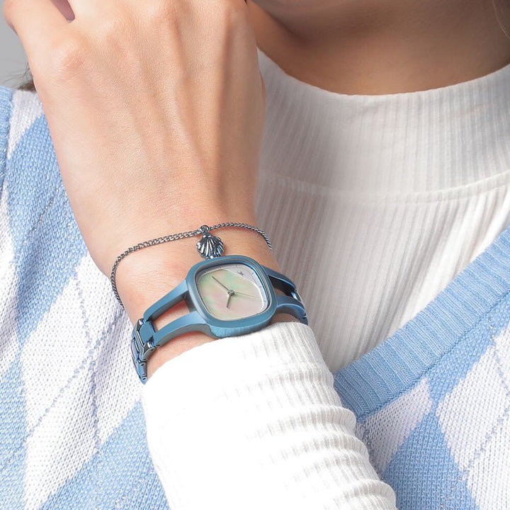 Fastrack Pulse Quartz Analog Mother Of Pearl Dial Metal Strap Watch for Girls 6147QM01F