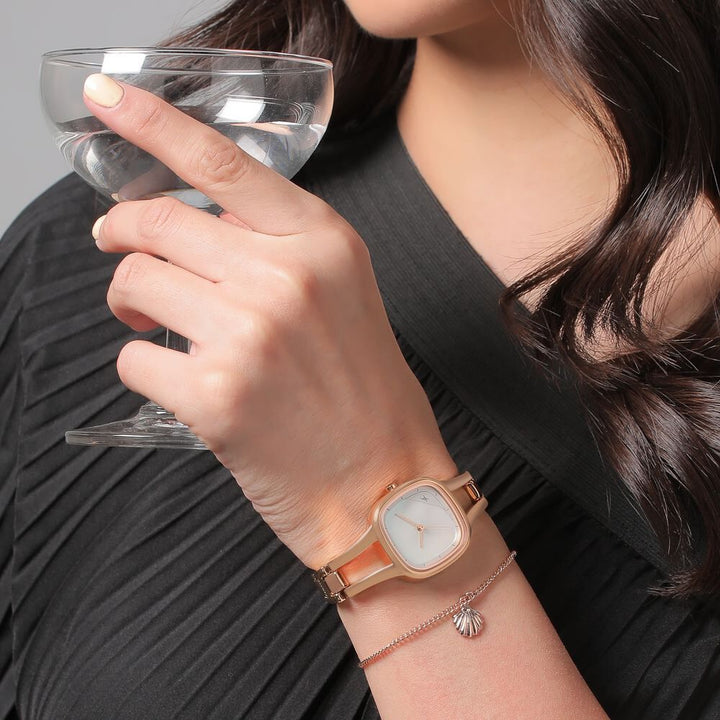 Fastrack Pulse Quartz Analog Mother Of Pearl Dial Metal Strap Watch for Girls 6147WM01F