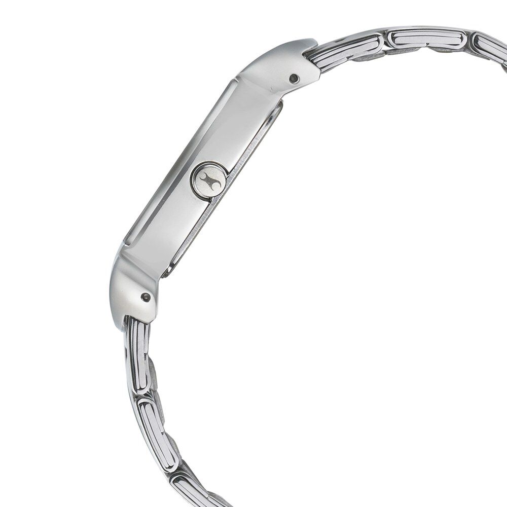Fastrack Go Skate Quartz Analog Silver Dial Stainless Steel Strap Watch for Girls NP6201KM01