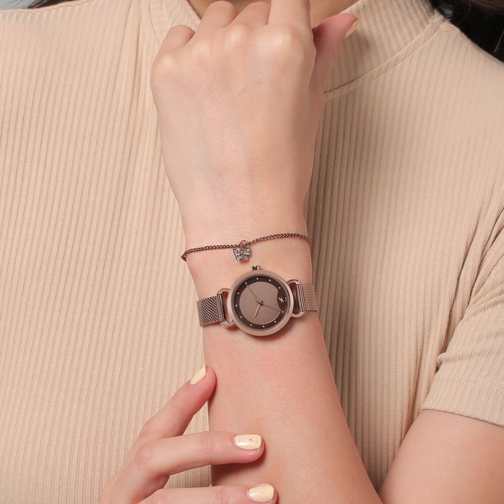 Fastrack Pulse Quartz Analog Brown Dial Stainless Steel Strap Watch for Girls 6221QM01F