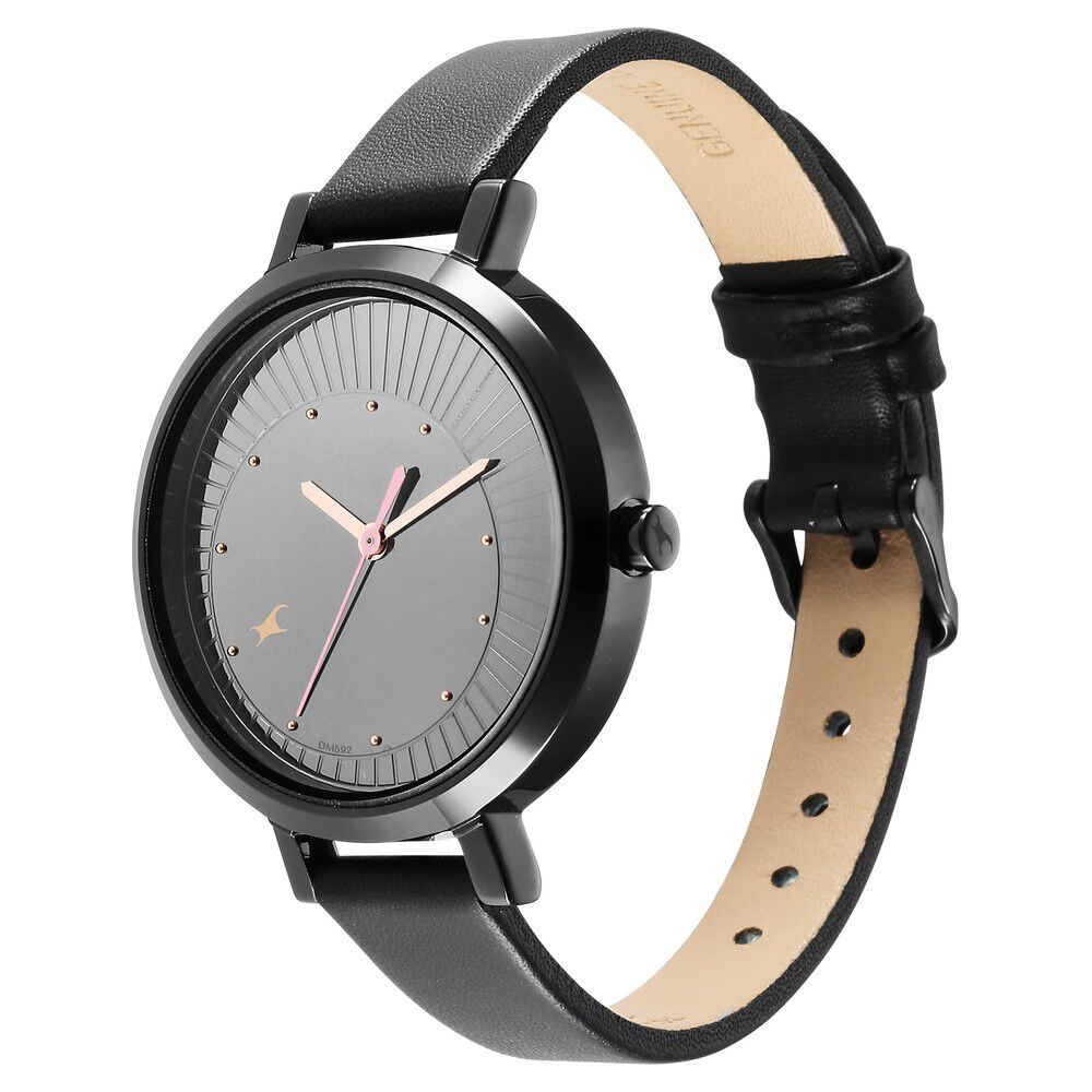 Fastrack Style Up Black Dial Leather Strap Watch for Girls NS6230NL02
