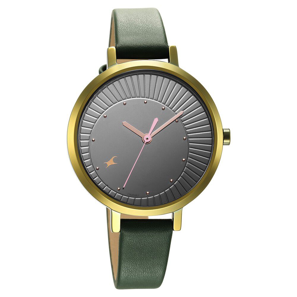 Fastrack Style Up Black Dial Leather Strap Watch for Girls NS6230QL01