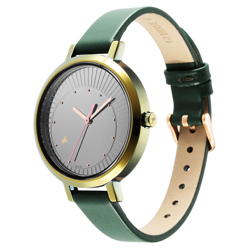 Fastrack Style Up Black Dial Leather Strap Watch for Girls NS6230QL01