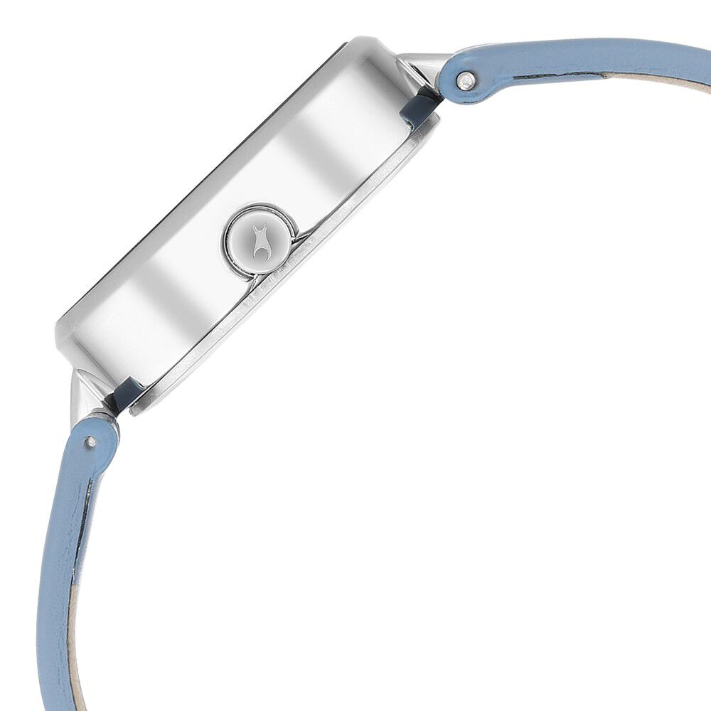 Fastrack Uptown Retreat Quartz Analog Blue Dial Leather Strap Watch for Girls 6258SL01