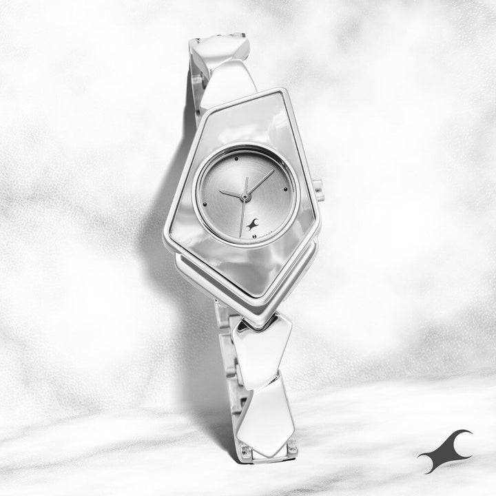 Fastrack Younique Quartz Analog Silver Dial Metal Strap Watch for Girls NS6279SM01