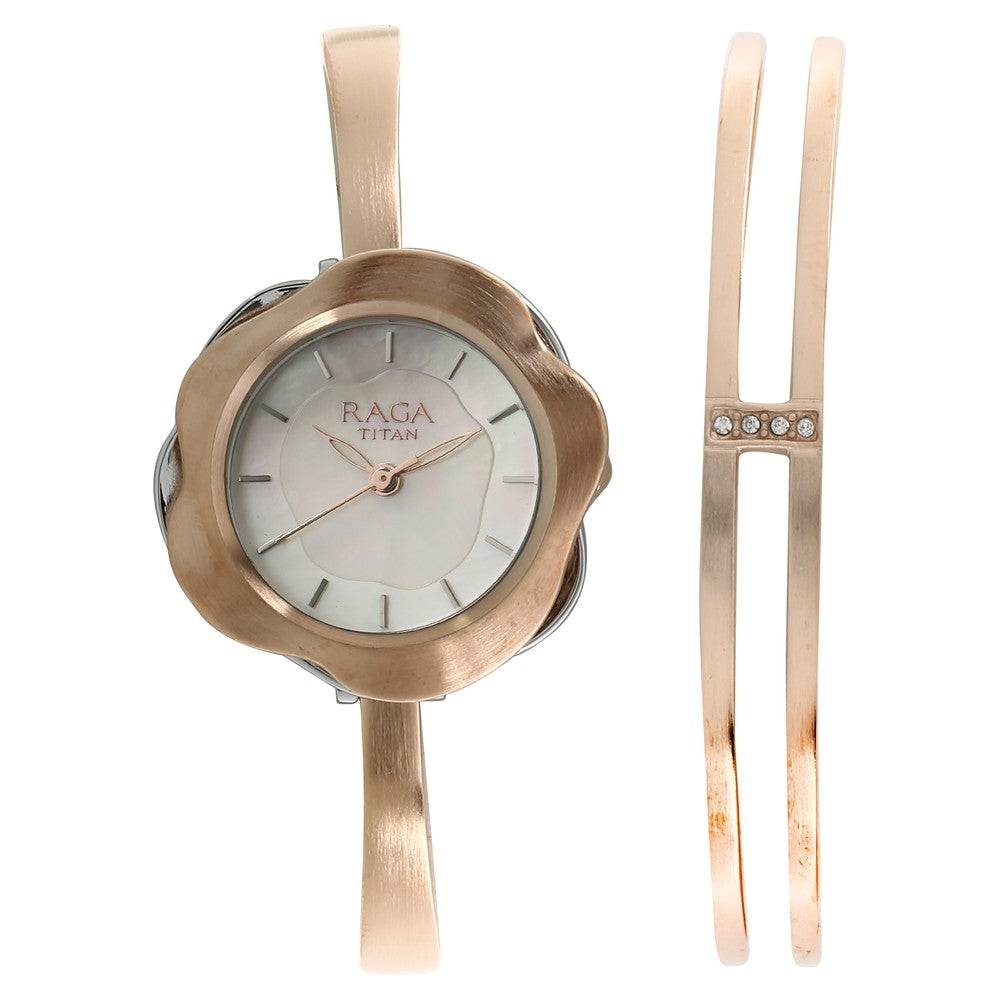 https://www.titan.co.in/on/demandware.static/-/Sites-titan-master-catalog/default/dwfc20a7bf/images/Titan/Catalog/95057KM01F_1.jpg