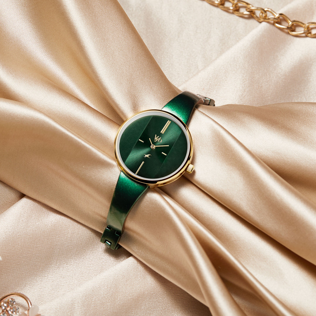 Fastrack Vyb Siren Quartz Analog Green Dial Metal Strap Watch for Girls FV60004KM02W