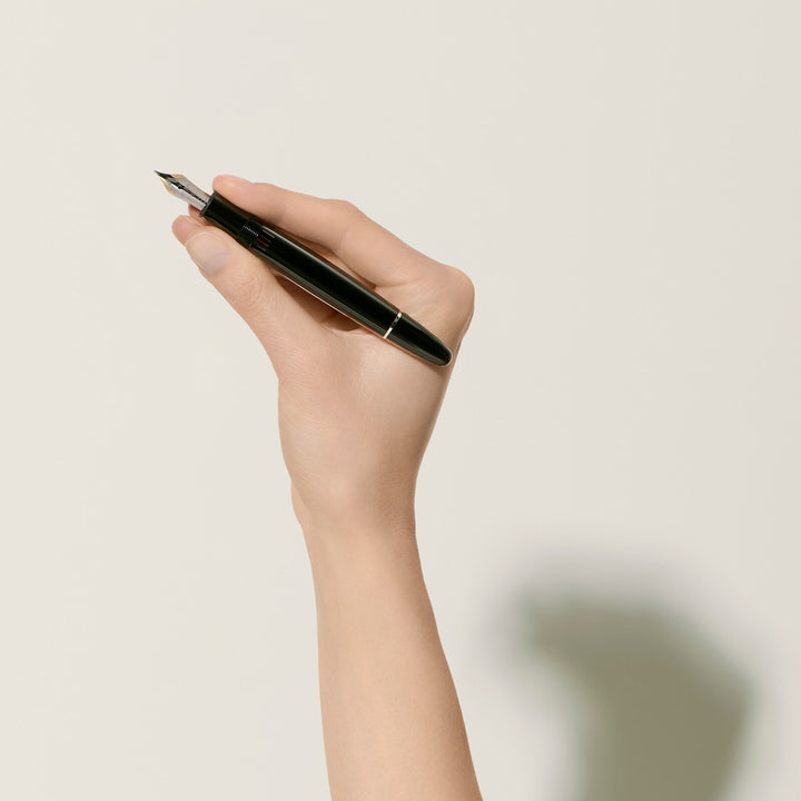 Montblanc Meisterstück Platinum-Coated LeGrand Fountain Pen (M) MB132443