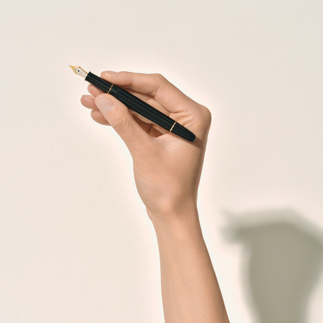 Montblanc Meisterstück Gold-Coated Classique Fountain Pen MB132462