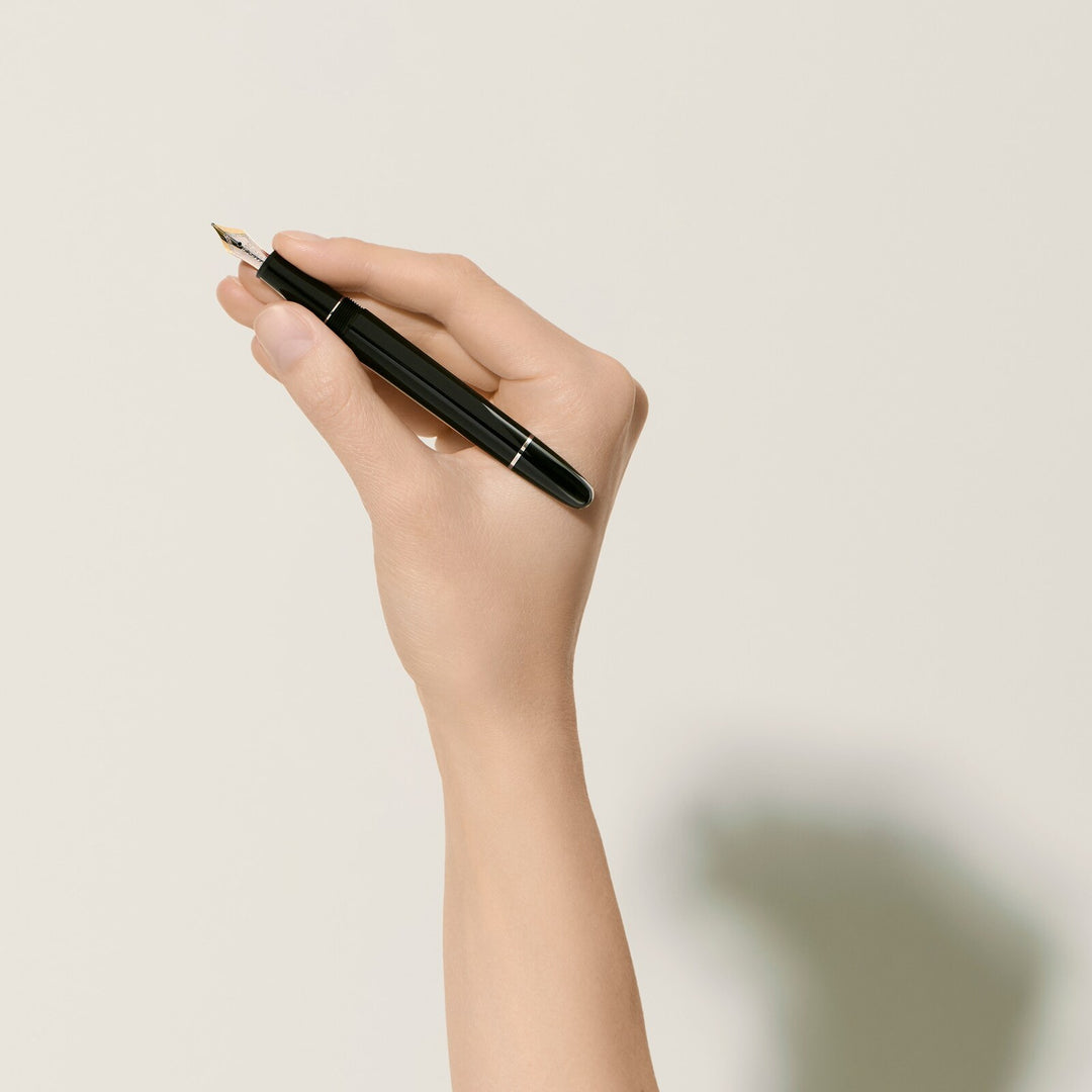 Montblanc Meisterstück Platinum-Coated Classique Fountain Pen (M) MB132468