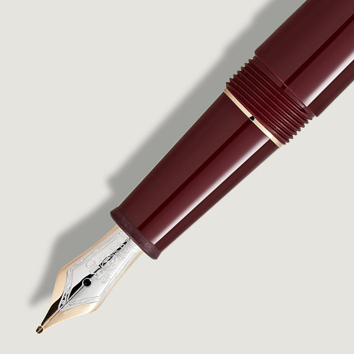 Montblanc Meisterstück Burgundy Red Classique Fountain Pen MB133006