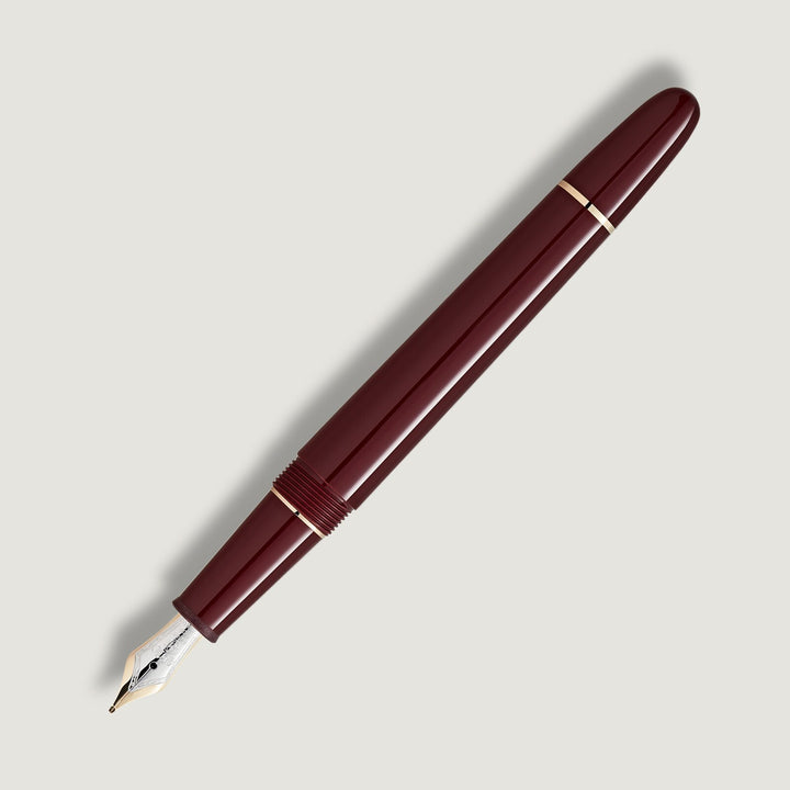 Montblanc Meisterstück Burgundy Red Classique Fountain Pen MB133006