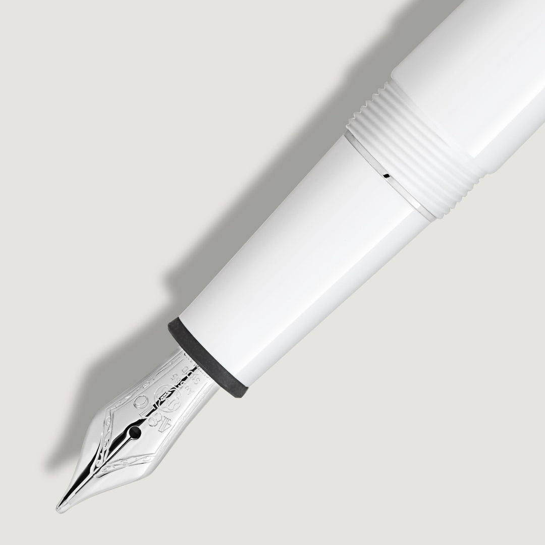 Montblanc Meisterstück White Classique Fountain Pen (M) MB137120M