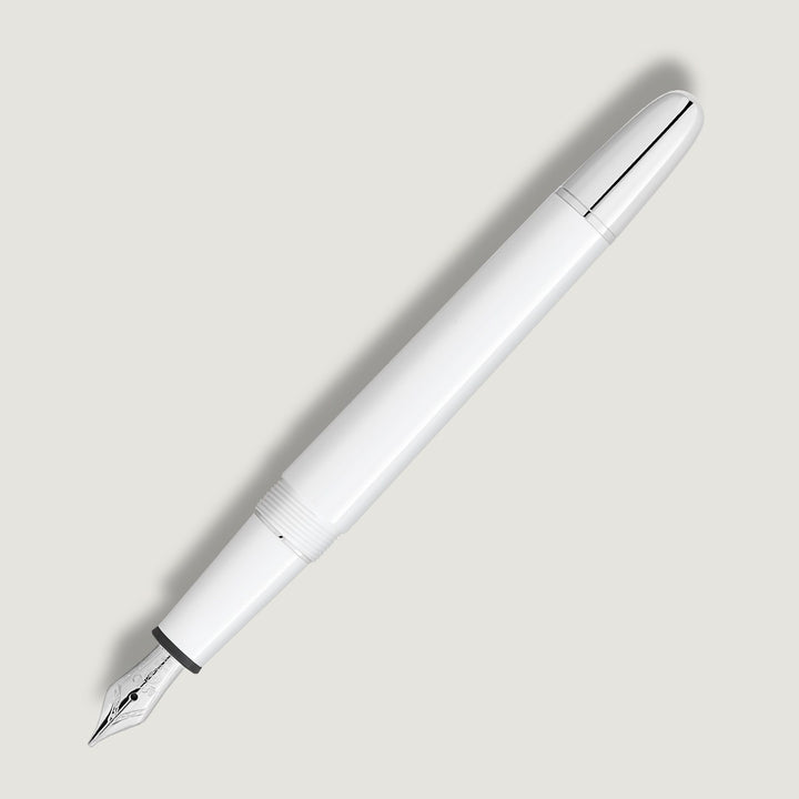 Montblanc Meisterstück White Classique Fountain Pen (M) MB137120M