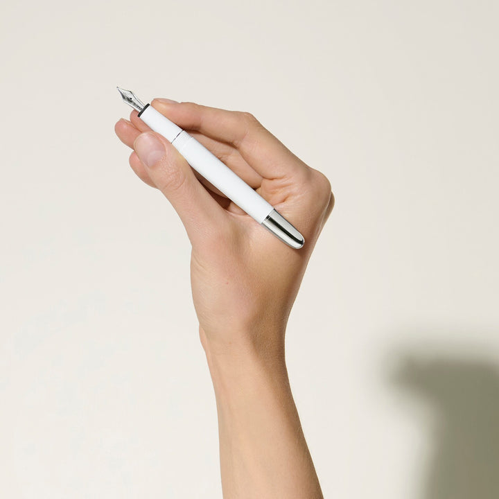 Montblanc Meisterstück White Classique Fountain Pen (M) MB137120