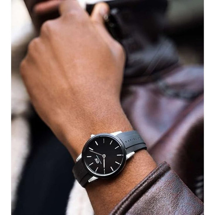 Iconic Men Black Round Dial Analog Watch - DW00100436K