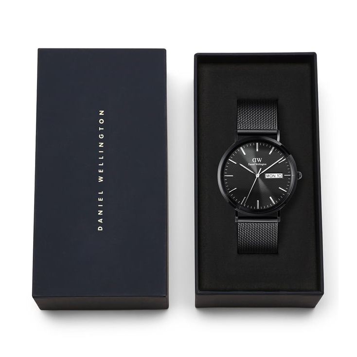 Classic Extension Black Round Dial Analogue Men Watch - DW00100831K