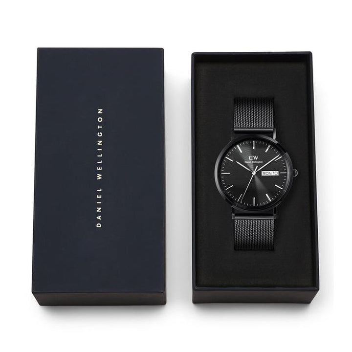 Classic Extension Black Round Dial Analogue Men Watch - DW00100831K