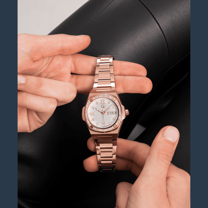 Gc Coussin Shape Lady Large Size Metal Y98002L1MF