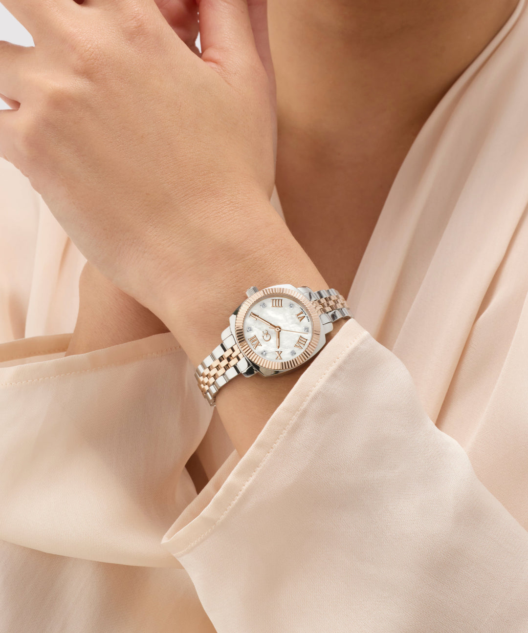 Gc Watch Flair Coussin Mini Z73002L1 Mother of Pearl Dial Women&