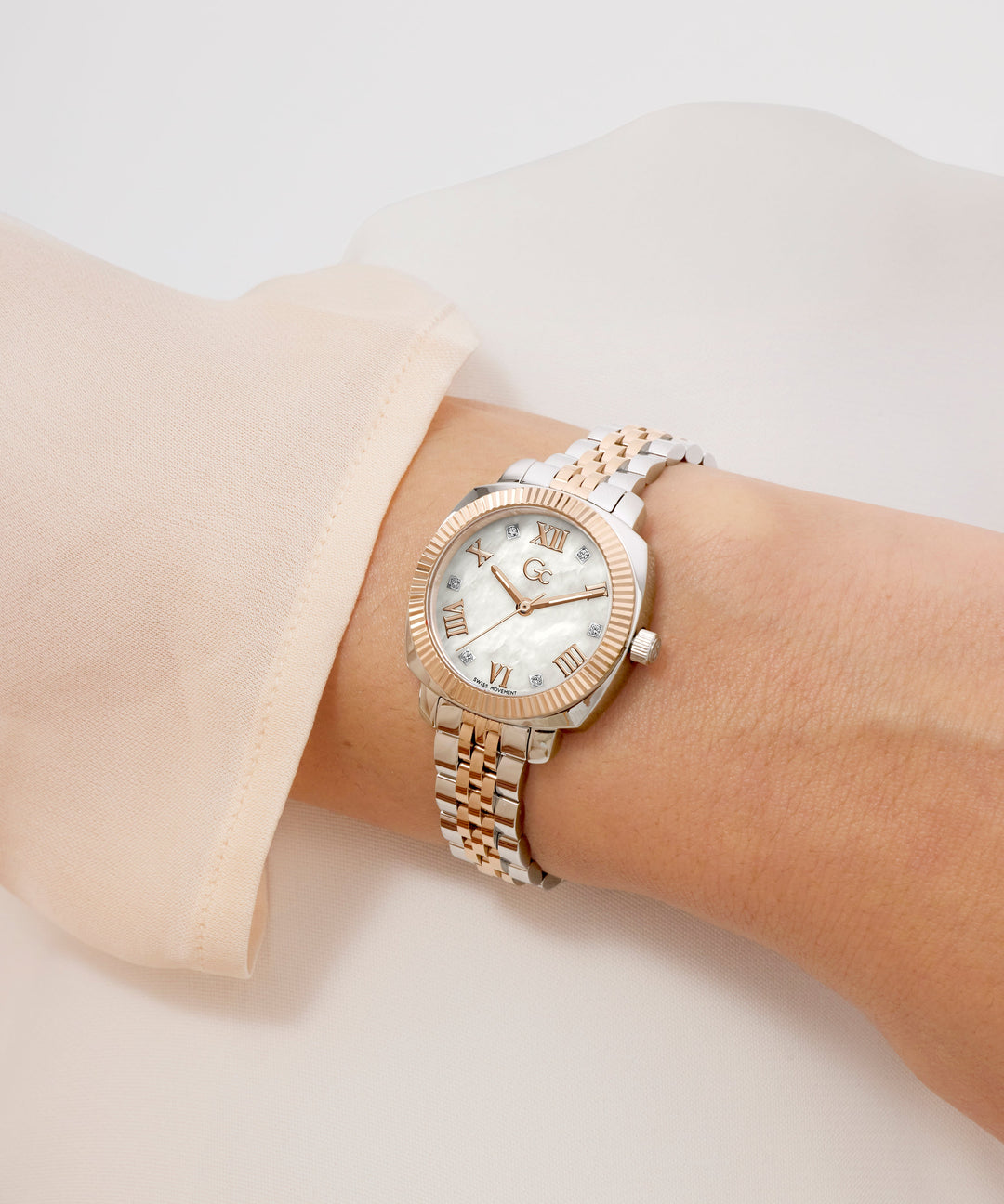 Gc Watch Flair Coussin Mini Z73002L1 Mother of Pearl Dial Women&