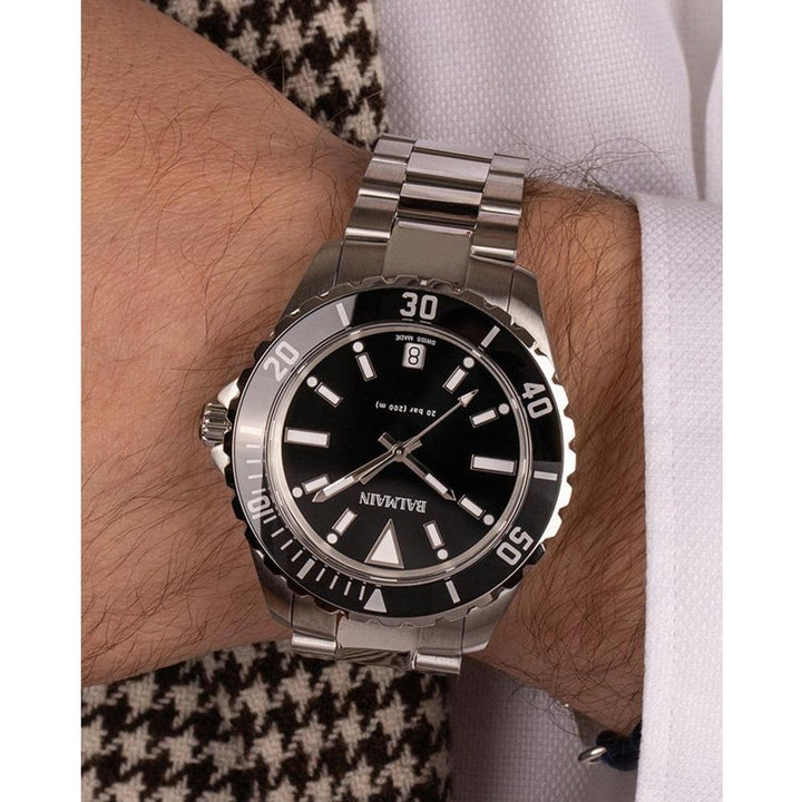 Elegant Swiss Quartz Men’s Watch with Sapphire Crystal