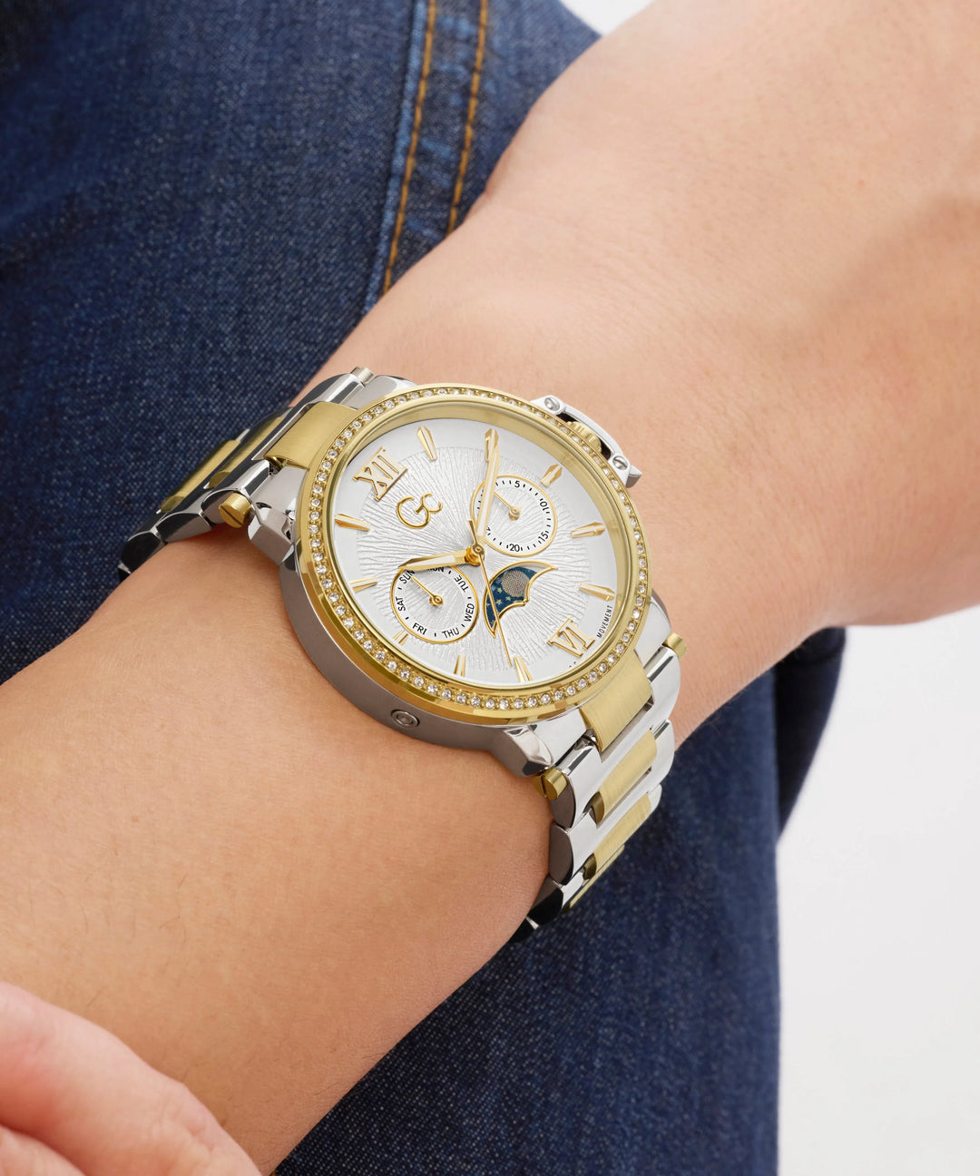 Gc MoonChic Z69003L6 White Dial Women&