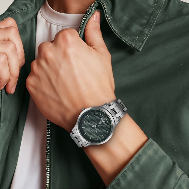 Titan Karishma nu1825sm11 Green Dial Men&