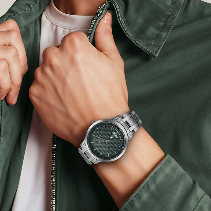 Titan Karishma nu1825sm11 Green Dial Men&