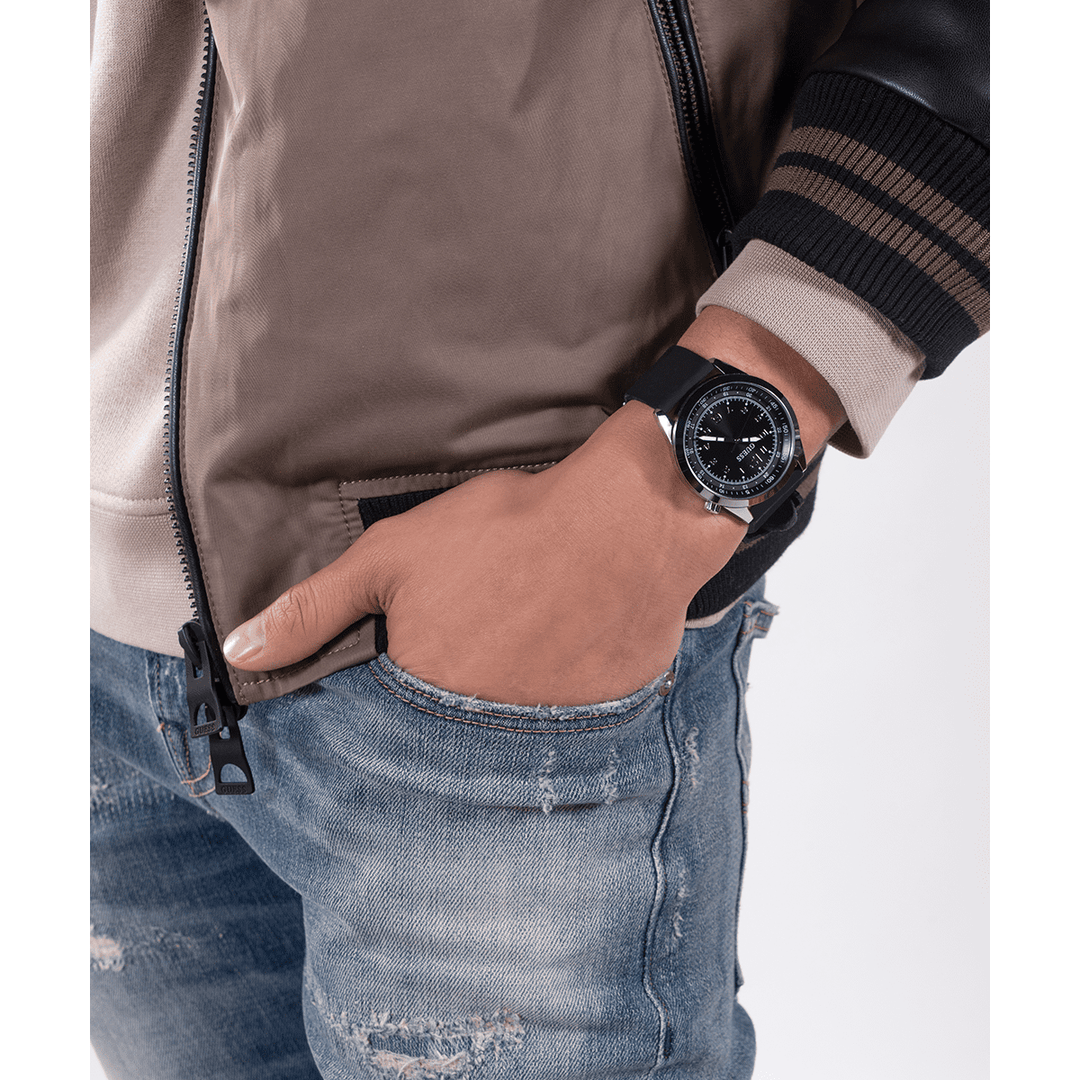 GUESS Mens Black Silver Analog Watch