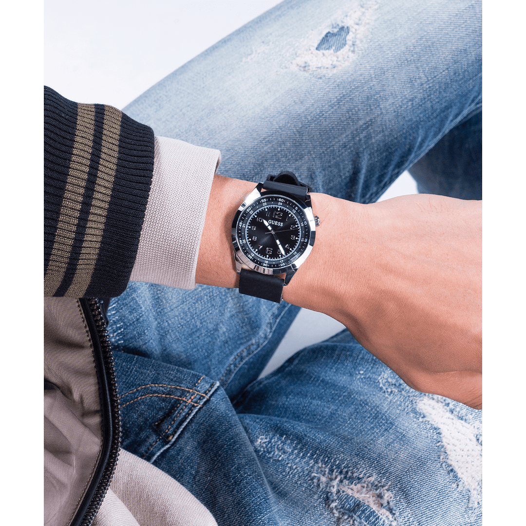 GUESS Mens Black Silver Analog Watch